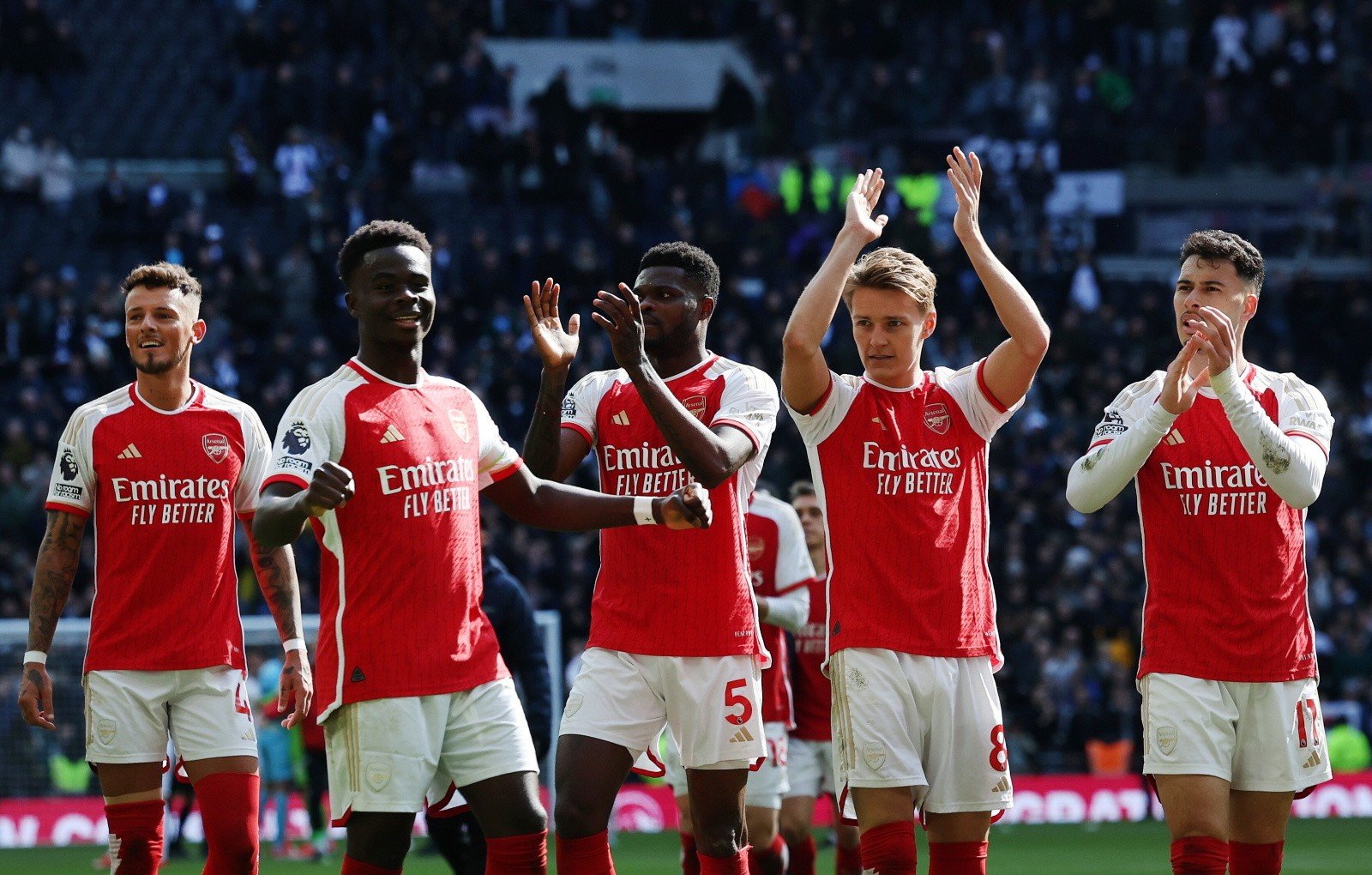 Liga angielska: Arsenal wygrywa w derbach północnego Londynu w widowiskowym meczu z udziałem Jakuba Kiwiora.