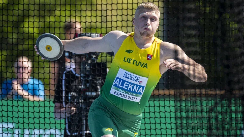 Litewski lekkoatleta Mykolas Alekna pobił rekord świata w rzucie dyskiem mężczyzn, czekający na to świat niemal przez czterdzieści lat.