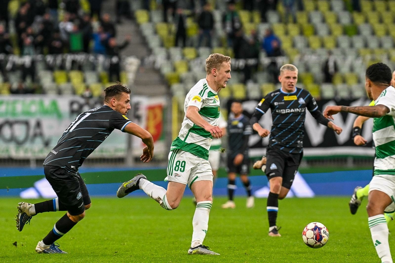 Lechia Gdańsk przed meczem ze Stalą w Rzeszowie. Szymon Grabowski nie żałuje absencji trzech piłkarzy.