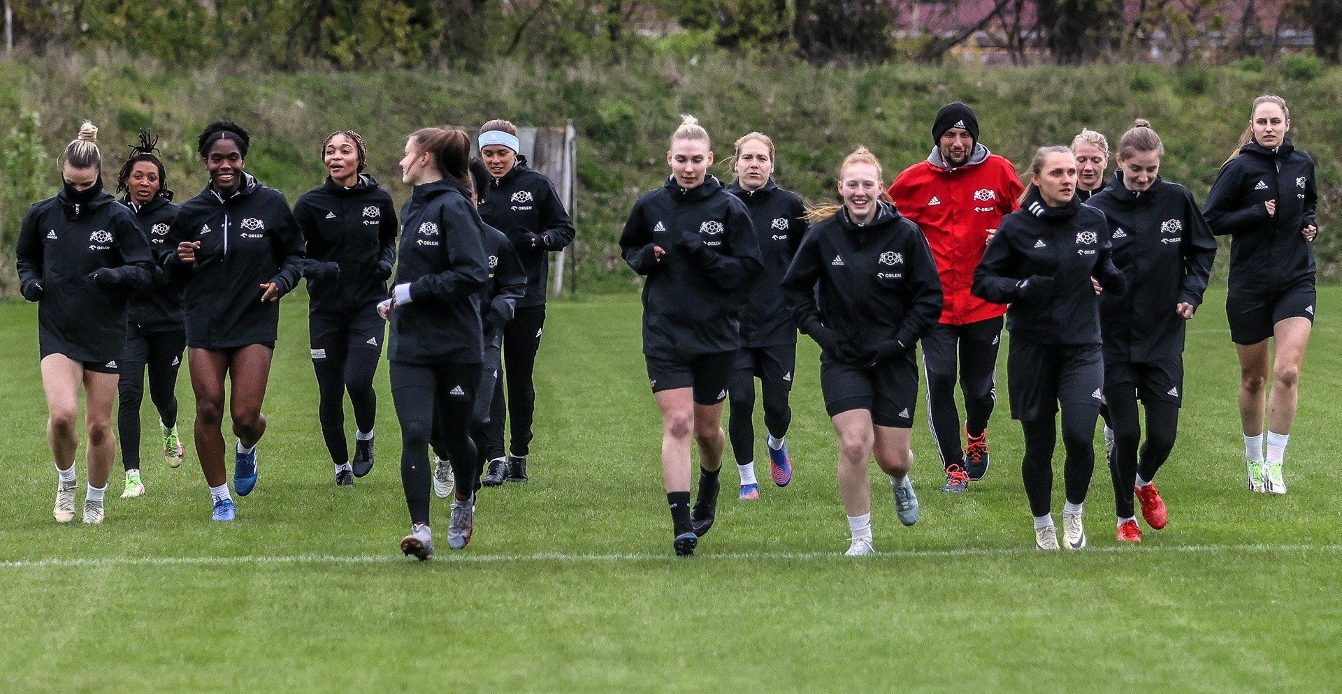 Piłkarki z Gdańska piszą nowy rozdział historii futbolu damskiego w sezonie 2023/2024.