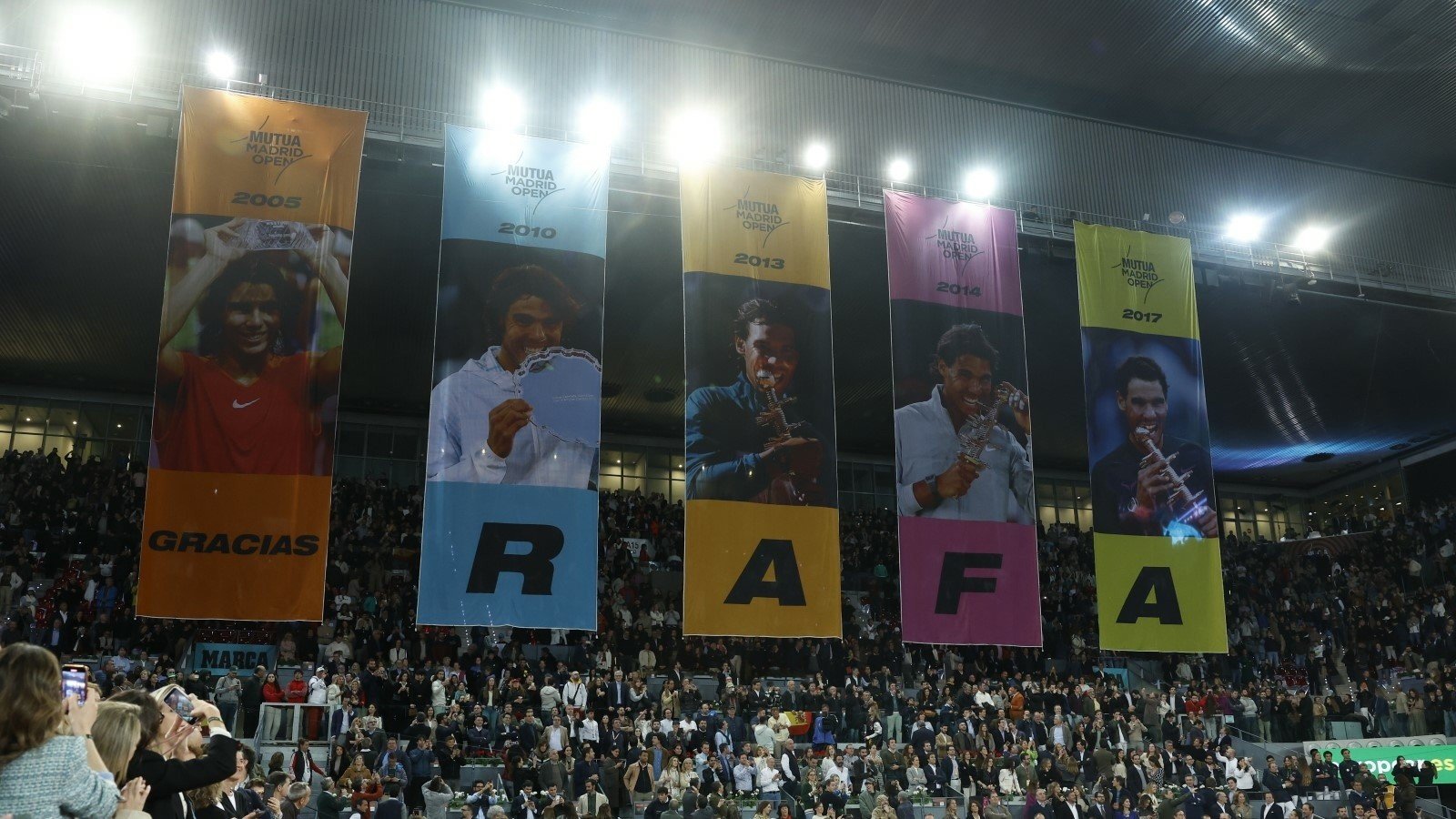 Rafał Nadal zakończył swoją karierę w Madrycie. Emocjonalne pożegnanie z hiszpańskim tenisistą.