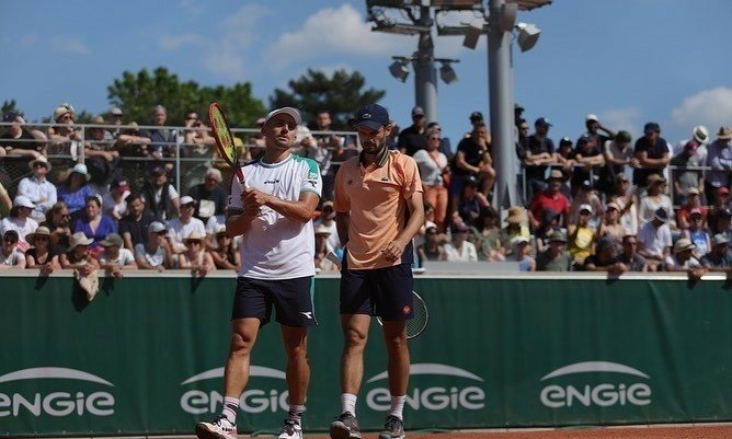 Tenis. Jan Zieliński i Hugo Nys w drodze do półfinału gry podwójnej w Madrycie