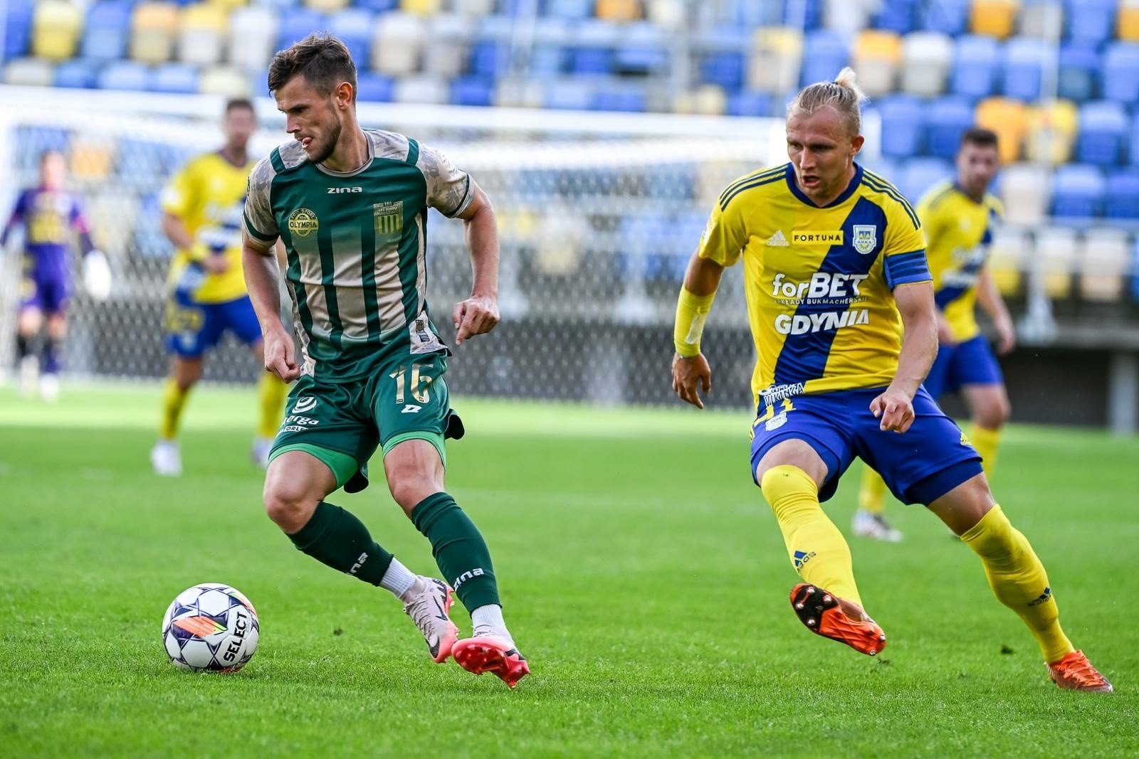 Arka Gdynia in Rzeszow in a match against Stal begins the battle for the Ekstraklasa! Will new players bring quality? Dawid Gojny, the captain of the yellow-blues