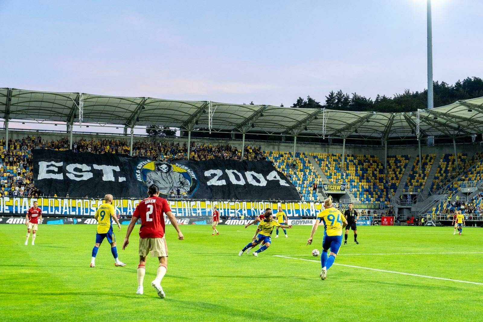 Arka Gdynia vence a Znicz Pruszków por segunda vez en la liga, según informa el Dziennik Bałtycki.