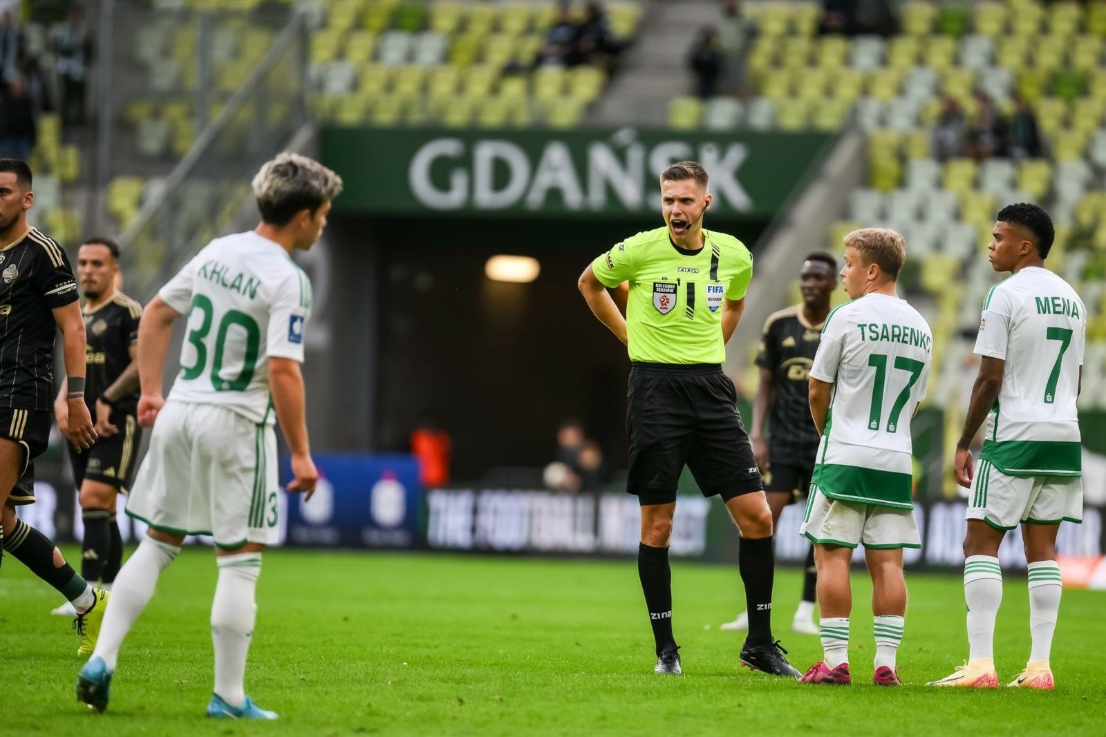 Oceny piłkarzy Lechii Gdańsk za mecz z Radomiakiem Radom wg Dziennika Bałtyckiego: Szymon Weirauch, Camilo Mena, Maksym Chłań. Sędzia przepraszał.